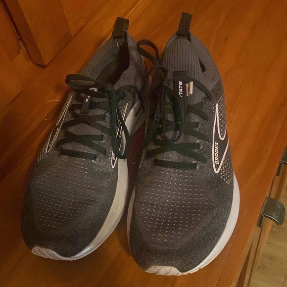 Brooks Levitate shoes - Picture 2 of 6